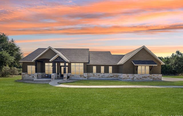 4-bedroom rental at 449 Hanging Oak in Spring Branch, TX — photo 4