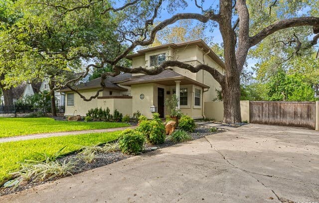 3-bedroom rental at 141 Hollywood in San Antonio, TX — photo 1
