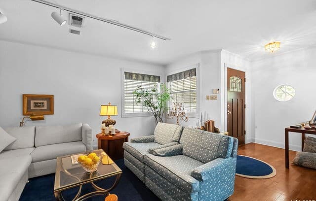 3-bedroom rental at 141 Hollywood in San Antonio, TX — photo 5