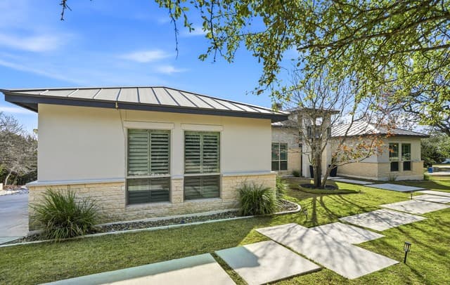 3-bedroom rental at 302 Paradise Point Dr in Boerne, TX — photo 2