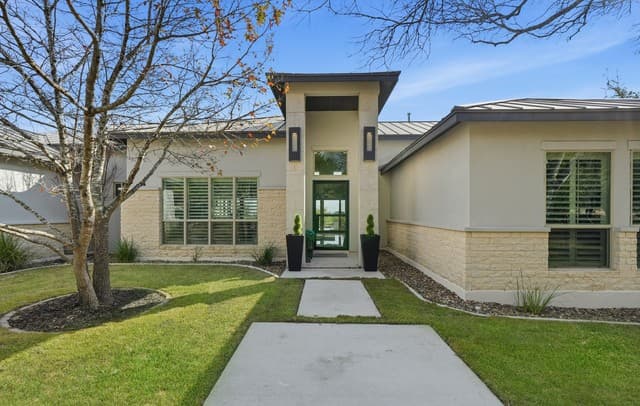 3-bedroom rental at 302 Paradise Point Dr in Boerne, TX — photo 3