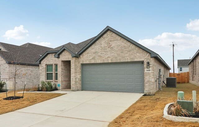 3-bedroom rental at 14418 Galloping Colt in San Antonio, TX — photo 4