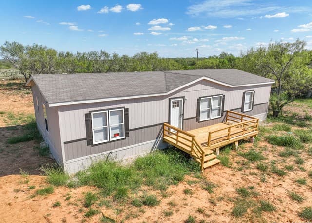 3-bedroom rental at 636 County Road 1615 in Moore, TX — photo 1