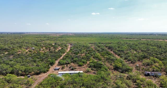 rental at 7365 Leal Rd in Pleasanton, TX — photo 5