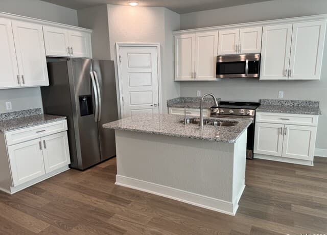 3-bedroom rental at 7110 Magnolia Creek Unit 101 in San Antonio, TX — photo 2