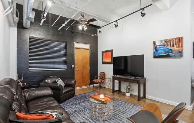 1-bedroom rental at 1339 S Flores Unit 105B in San Antonio, TX — photo 4