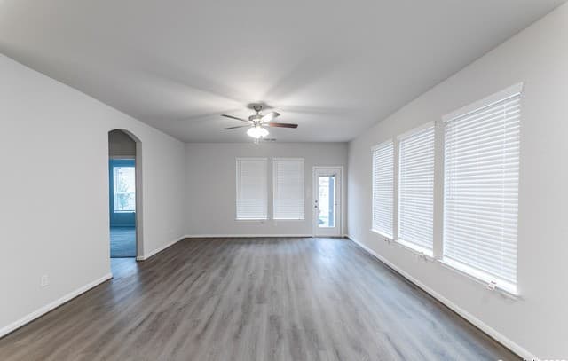3-bedroom rental at 5901 Fannin Point in Schertz, TX — photo 3