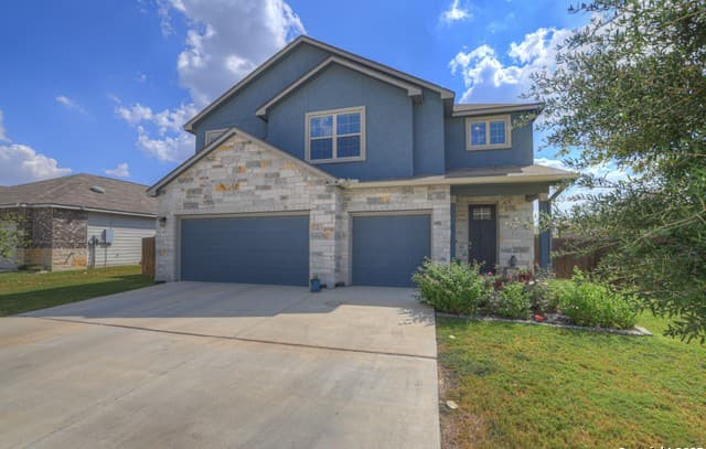 5-bedroom rental at 412 Sika Way in Schertz, TX — photo 4