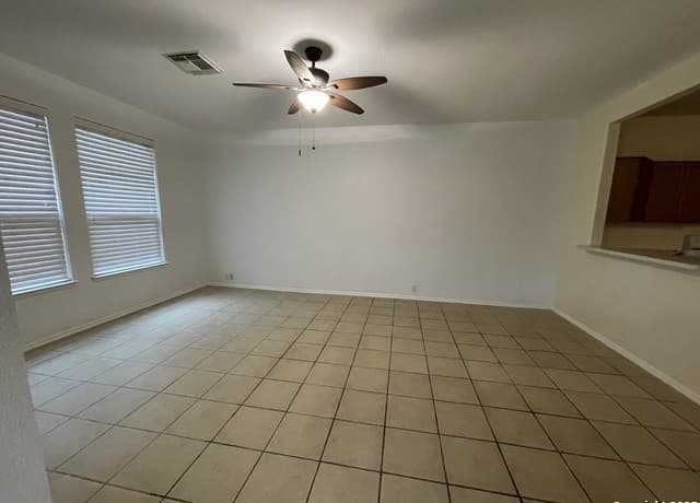 3-bedroom rental at 13523 Bristow Dawn in San Antonio, TX — photo 5