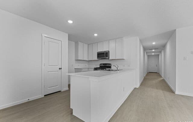 4-bedroom rental at 7622 Bohemian Grove in San Antonio, TX — photo 4