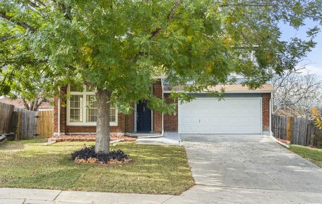 4-bedroom rental at 14619 Hillside in San Antonio, TX — photo 1