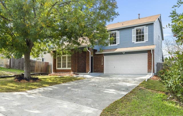 4-bedroom rental at 14619 Hillside in San Antonio, TX — photo 2