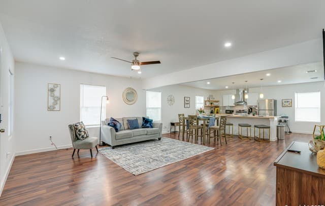 3-bedroom rental at 1039 Mckinley Ave in San Antonio, TX — photo 2