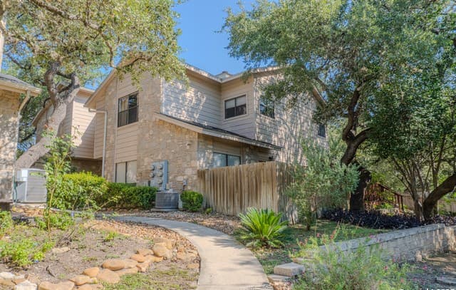 2-bedroom rental at 829 Bitters Unit APT 503 in San Antonio, TX — photo 1