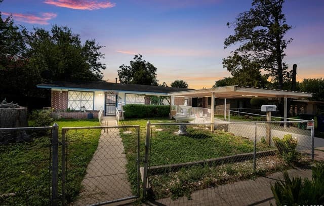 3-bedroom rental at 5030 Creekmoor in San Antonio, TX — photo 1
