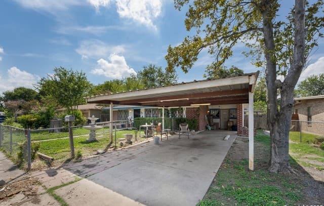 3-bedroom rental at 5030 Creekmoor in San Antonio, TX — photo 4