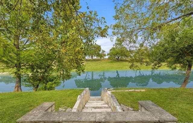 6-bedroom rental at 1313 Democrat in Blanco, TX — photo 3