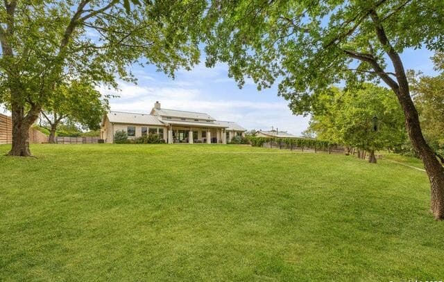 6-bedroom rental at 1313 Democrat in Blanco, TX — photo 5