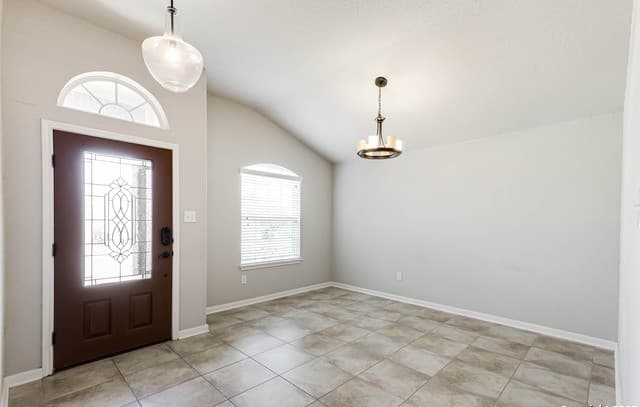 4-bedroom rental at 23702 Misty Peak in San Antonio, TX — photo 3
