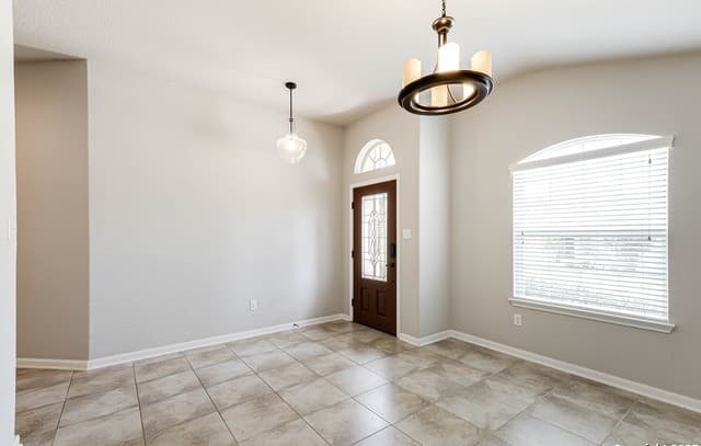4-bedroom rental at 23702 Misty Peak in San Antonio, TX — photo 4