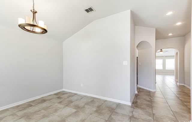 4-bedroom rental at 23702 Misty Peak in San Antonio, TX — photo 5