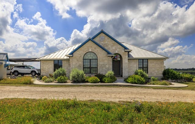 3-bedroom rental at 564 Gypsum Mine Road in Fredericksburg, TX — photo 1
