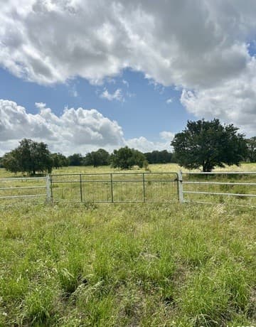 rental at 3200 N Ih 35 in Natalia, TX — photo 3