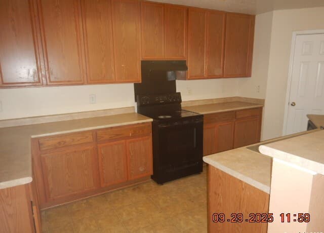 5-bedroom rental at 10610 Terrace Plain in San Antonio, TX — photo 4