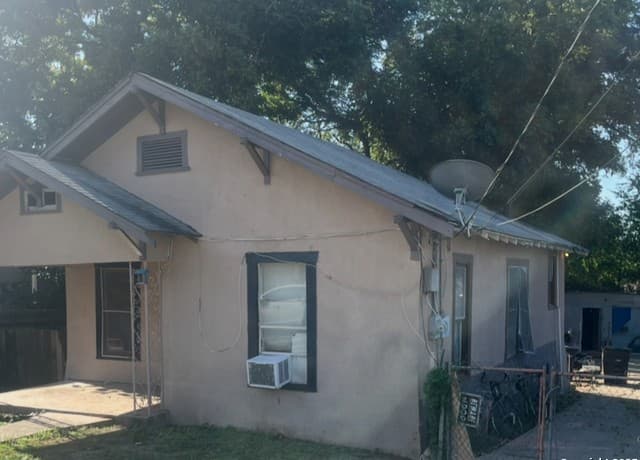 2-bedroom rental at 302 Regina in San Antonio, TX — photo 5