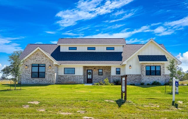 4-bedroom rental at 156 Firewheel Loop in Floresville, TX — photo 1