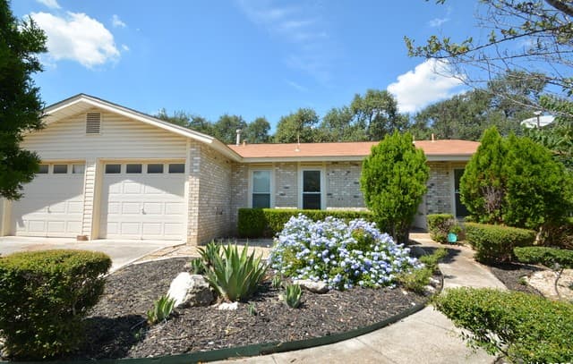 3-bedroom rental at 4839 Wesleyan in San Antonio, TX — photo 2