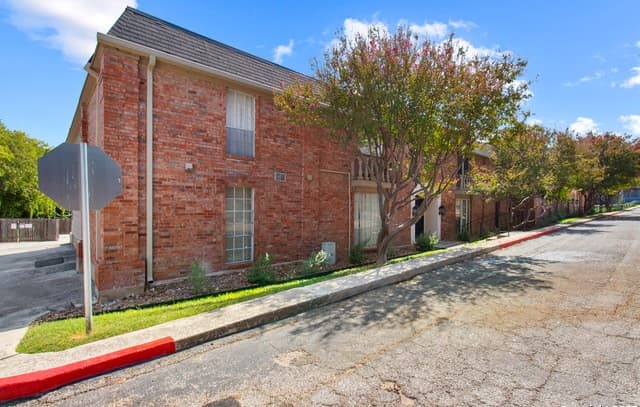 3-bedroom rental at 7500 Callaghan Rd Unit 336 in San Antonio, TX — photo 3
