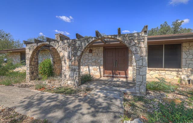 3-bedroom rental at 255 Brehm Ln in Cibolo, TX — photo 2
