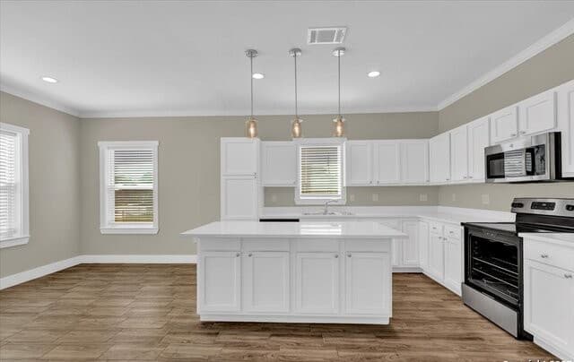 4-bedroom rental at 611 Rudolph in San Antonio, TX — photo 4