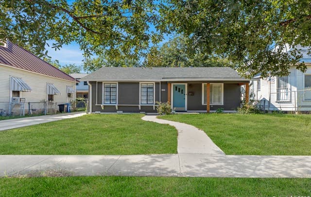 2-bedroom rental at 204 Carolina in San Antonio, TX — photo 1