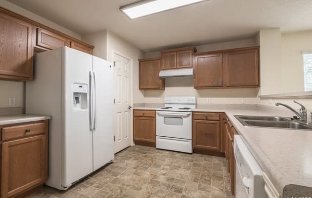 4-bedroom rental at 634 Kate Schenck in San Antonio, TX — photo 3