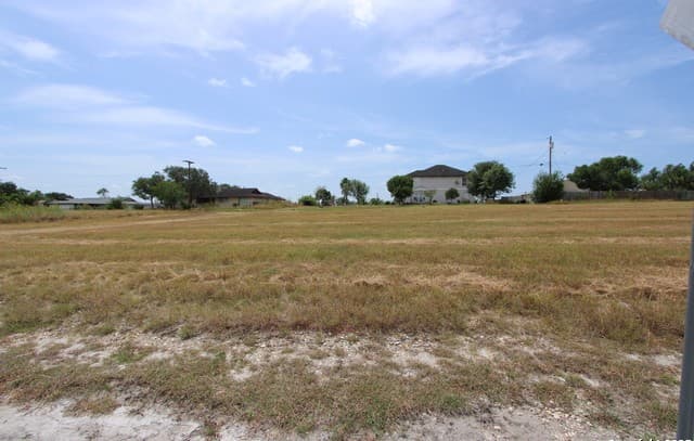 rental at LOT 81 BLK A Nottingham Ln in Kenedy, TX — photo 2