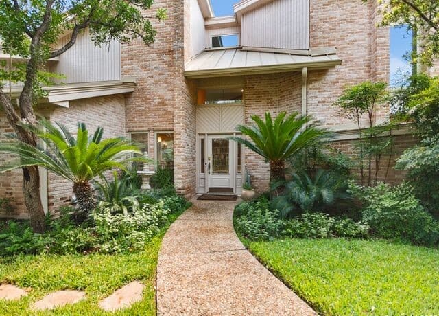 4-bedroom rental at 12511 Elm Country Lane in San Antonio, TX — photo 2