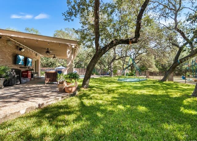 4-bedroom rental at 12511 Elm Country Lane in San Antonio, TX — photo 5