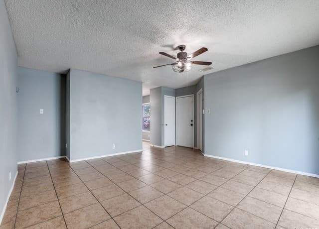 3-bedroom rental at 7727 Chatsworth in San Antonio, TX — photo 3