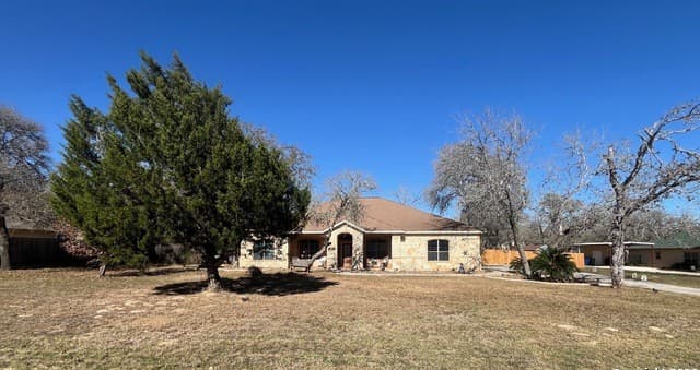 3-bedroom rental at 383 Rosewood in La Vernia, TX — photo 2