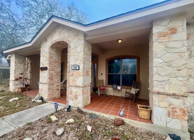 3-bedroom rental at 383 Rosewood in La Vernia, TX — photo 4