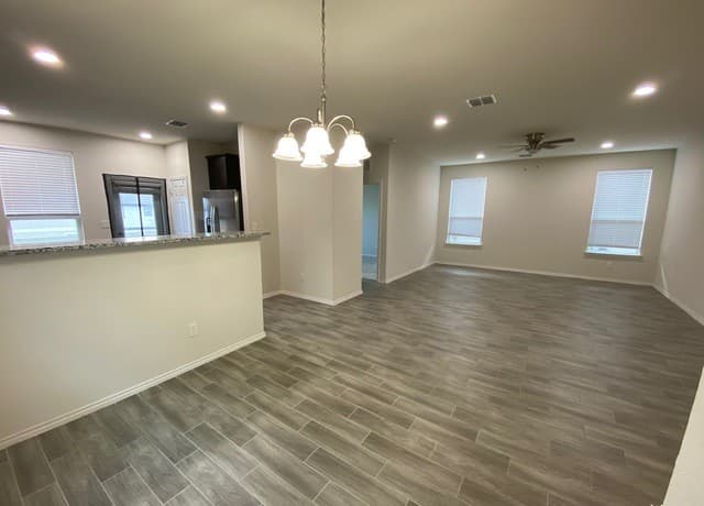 3-bedroom rental at 11834 Burnett Ranch in San Antonio, TX — photo 2