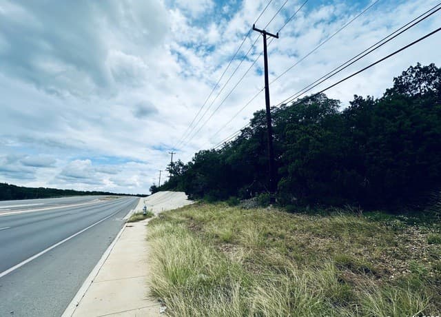 rental at UNIT 12 Block 7 track 4,5,6 in San Antonio, TX — photo 1