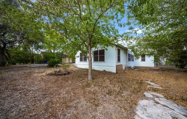3-bedroom rental at 1703 San Casimiro in San Antonio, TX — photo 2