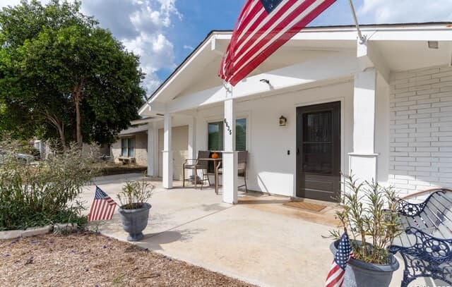 3-bedroom rental at 6635 Spring Hollow in San Antonio, TX — photo 3