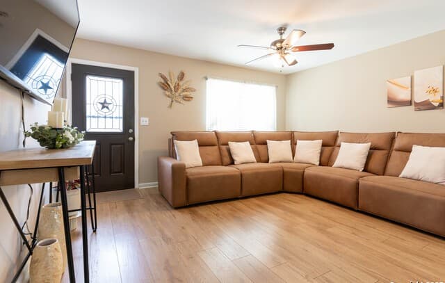 3-bedroom rental at 6635 Spring Hollow in San Antonio, TX — photo 5