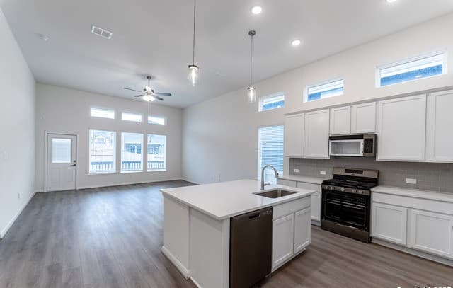 3-bedroom rental at 6332 Black Butte in Schertz, TX — photo 2