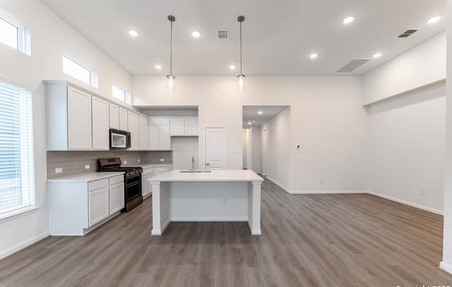 3-bedroom rental at 6332 Black Butte in Schertz, TX — photo 5