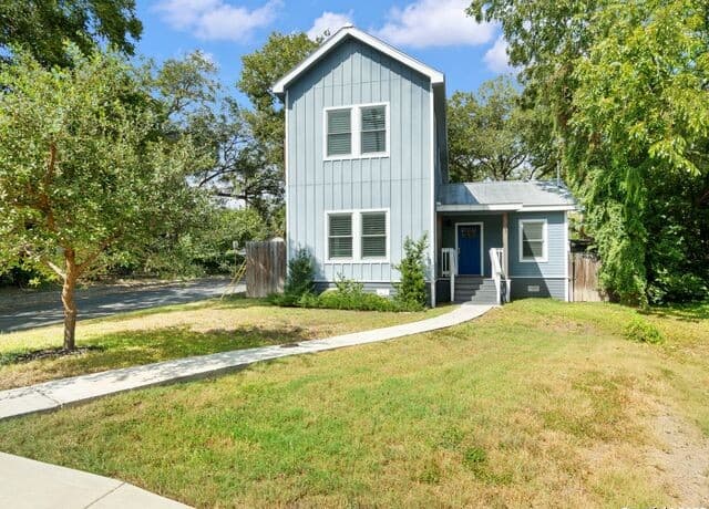 3-bedroom rental at 737 E Magnolia Avenue in San Antonio, TX — photo 2